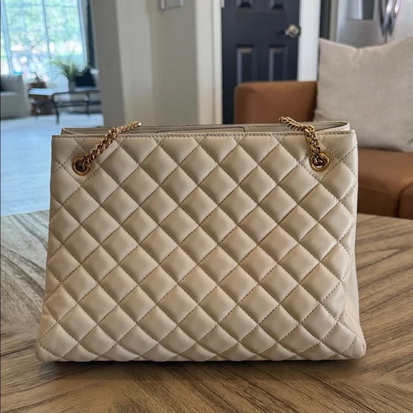 Versace Quilted Cream Shoulder Bag with Gold Chain Medusa Shoulder Bag - Picture 3 of 10